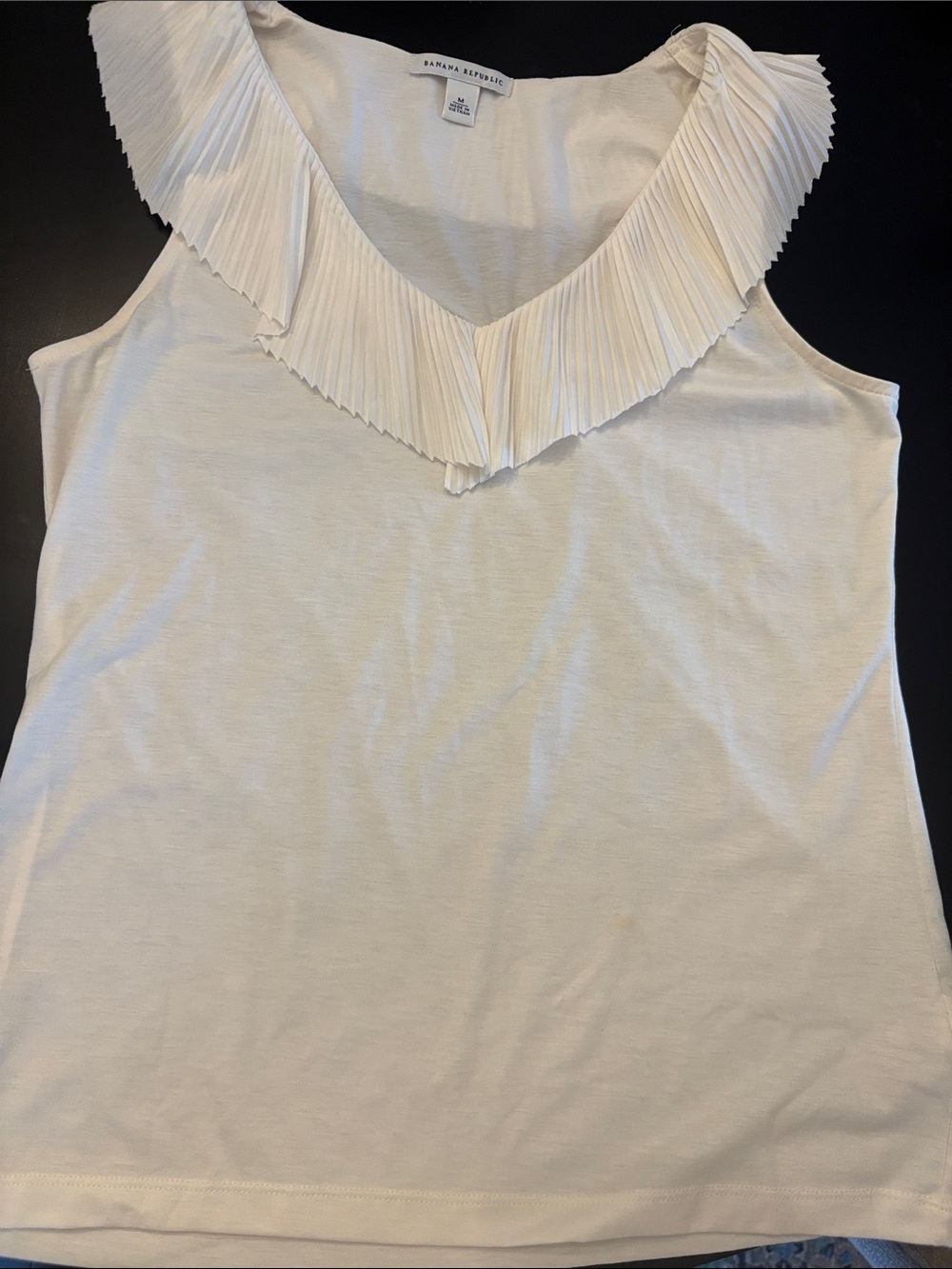 Banana Republic Cream Pleated V-Neck Ruffle Sleeveless Top